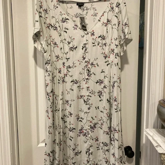 Floral Print Torrid NWT Light Gray Button Front Women's Midi Dress 2X - Picture 1 of 6